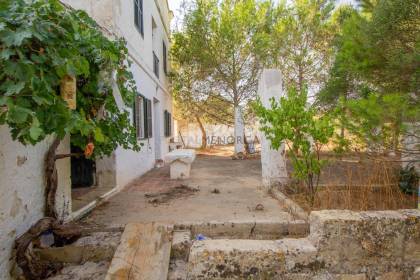 Traditional country house to renovate for sale in Alaior