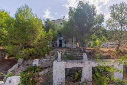 Traditional country house to renovate for sale in Alaior