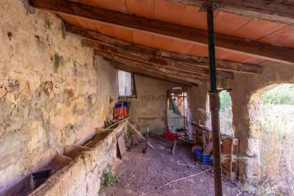 Traditional country house to renovate for sale in Alaior