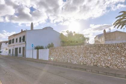 Parcela edificable en venta en Sant Lluís