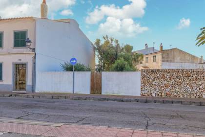 Parcela edificable en venta en Sant Lluís