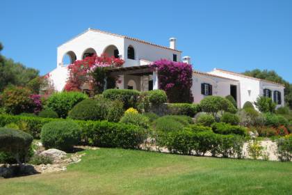 Magnifica casa de campo construida en el 2004 de estilo Menorquin pero con todas las comodidades actuales