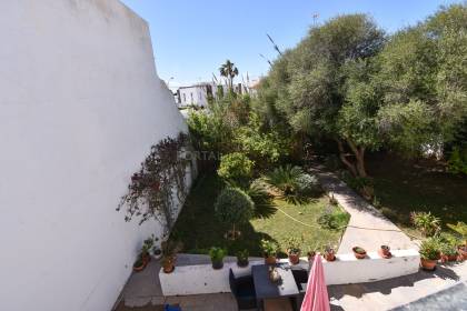 Casa con amplio jardín en Sant Lluís
