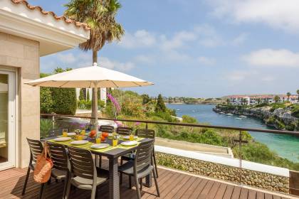 Exclusive villa with tourist license on the first line of the port of Mahón