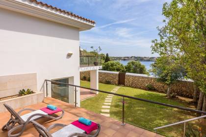 Exclusive villa with tourist license on the first line of the port of Mahón