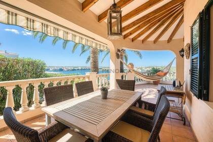 Villa with 4 bedrooms and a pool and spectacular sea and harbour views