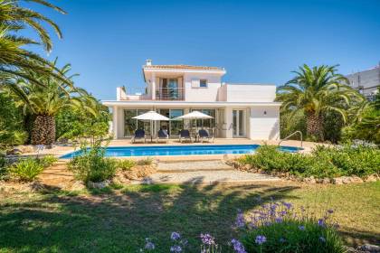 Villa de 4 habitaciones en Binixica
