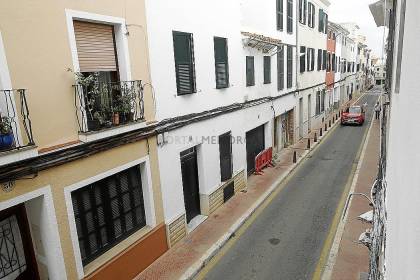 Ground floor with spacious patio on the center of Mahon