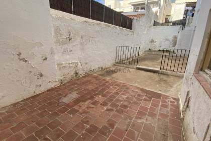 Ground floor with spacious patio on the center of Mahon