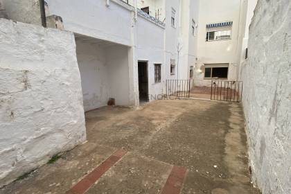 Ground floor with spacious patio on the center of Mahon