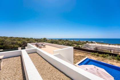 Chalet de reciente construcción con vistas al mar en Torret de Baix