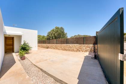 Chalet de reciente construcción con vistas al mar en Torret de Baix