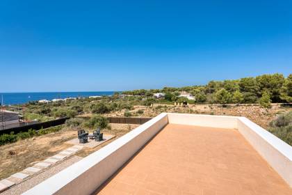 Chalet de reciente construcción con vistas al mar en Torret de Baix