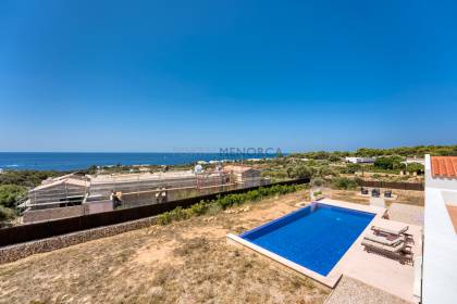 Chalet de reciente construcción con vistas al mar en Torret de Baix