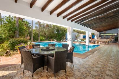 7 bedroom villa with swimming pool, situated close to Mahon City Centre.