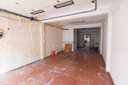 Primer piso con jardín y garaje en venta en Mahon