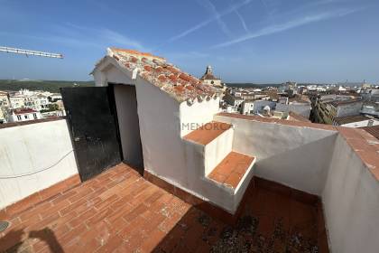 Espectacular casa entera en una da las calles mas emblemáticas de Mahon.