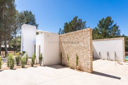 A 4 bedroom newly constructed villa in Son Parc