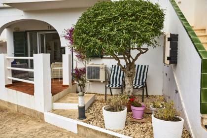 Fabuloso apartamento con piscina y vistas al campo en Addaia