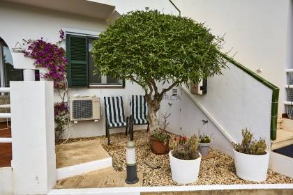 Fabuloso apartamento con piscina y vistas al campo en Addaia