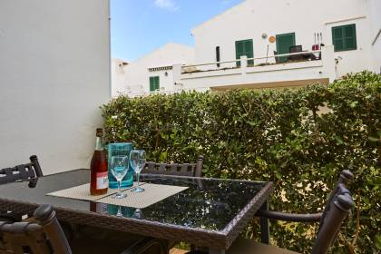 Fabuloso apartamento con piscina y vistas al campo en Addaia