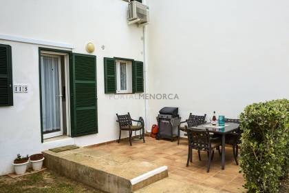 Fabuloso apartamento con piscina y vistas al campo en Addaia