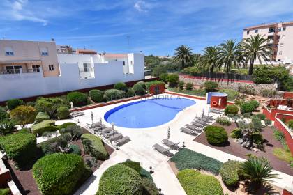 Fantastique appartement de 3 chambres à coucher avec piscine et parking à Es Castell