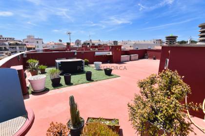 Fantastique appartement de 3 chambres à coucher avec piscine et parking à Es Castell