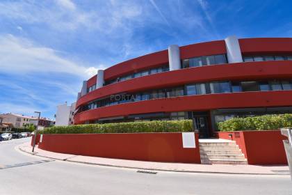 Fantastique appartement de 3 chambres à coucher avec piscine et parking à Es Castell