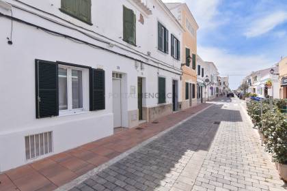 Appartement de 3 chambres au rez-de-chaussée au centre de Sant Lluís.