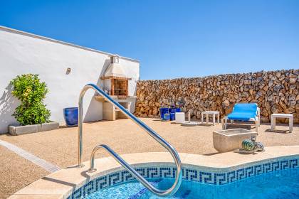 Villa with swimming pool and large garage in Calan Porter