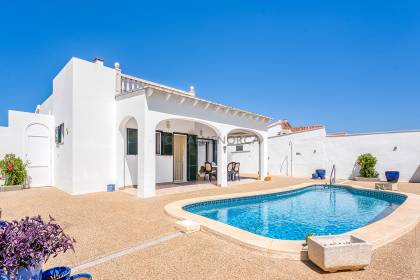 Villa with swimming pool and large garage in Calan Porter