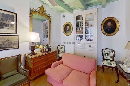 Maison de trois chambres de plain-pied avec un spectaculaire sous-sol.