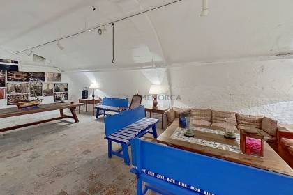 Maison de trois chambres de plain-pied avec un spectaculaire sous-sol.