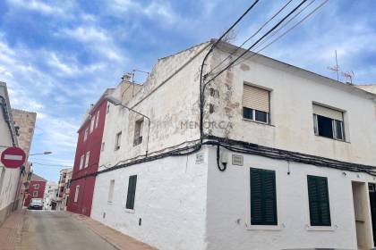 Casa amplia y luminosa en primera planta en Es Castell