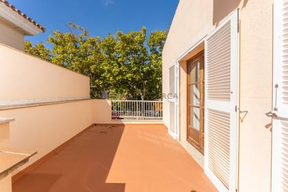 Chalet de cuatro dormitorios y tres baños con piscina en Malbuger