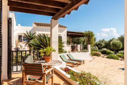 Fabuleuse villa de 5 chambres avec piscine dans un emplacement semi-rural.