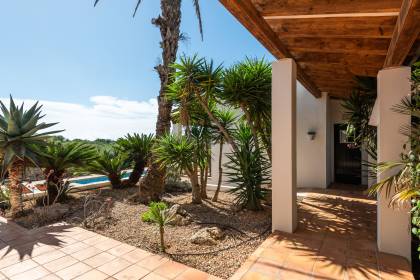 Fabuleuse villa de 5 chambres avec piscine dans un emplacement semi-rural.