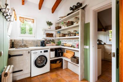 Fabuleuse villa de 5 chambres avec piscine dans un emplacement semi-rural.