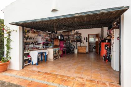 Fabuleuse villa de 5 chambres avec piscine dans un emplacement semi-rural.