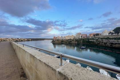 Estudio con vistas al mar en Es Castell