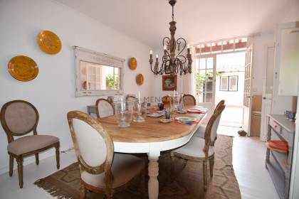 Charmante maison traditionnelle rénovée avec patio dans le centre de Mahon