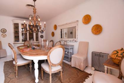Charmante maison traditionnelle rénovée avec patio dans le centre de Mahon