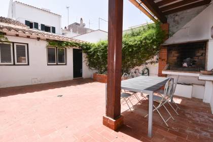 Charmante maison traditionnelle rénovée avec patio dans le centre de Mahon