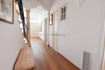 Charmante maison traditionnelle rénovée avec patio dans le centre de Mahon