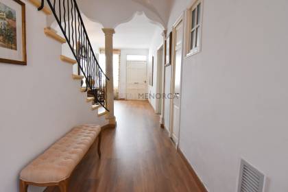 Charmante maison traditionnelle rénovée avec patio dans le centre de Mahon