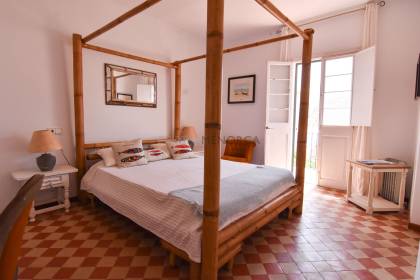 Charmante maison traditionnelle rénovée avec patio dans le centre de Mahon