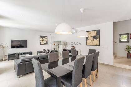 Chalet con piscina y licencia turística en Addaia
