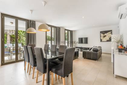 Chalet con piscina y licencia turística en Addaia
