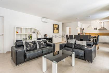 Chalet con piscina y licencia turística en Addaia
